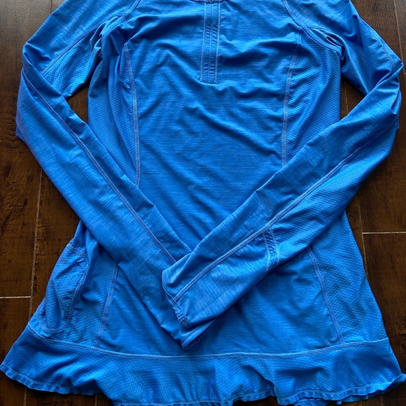 Lululemon-Size 4 - Picture 2 of 2